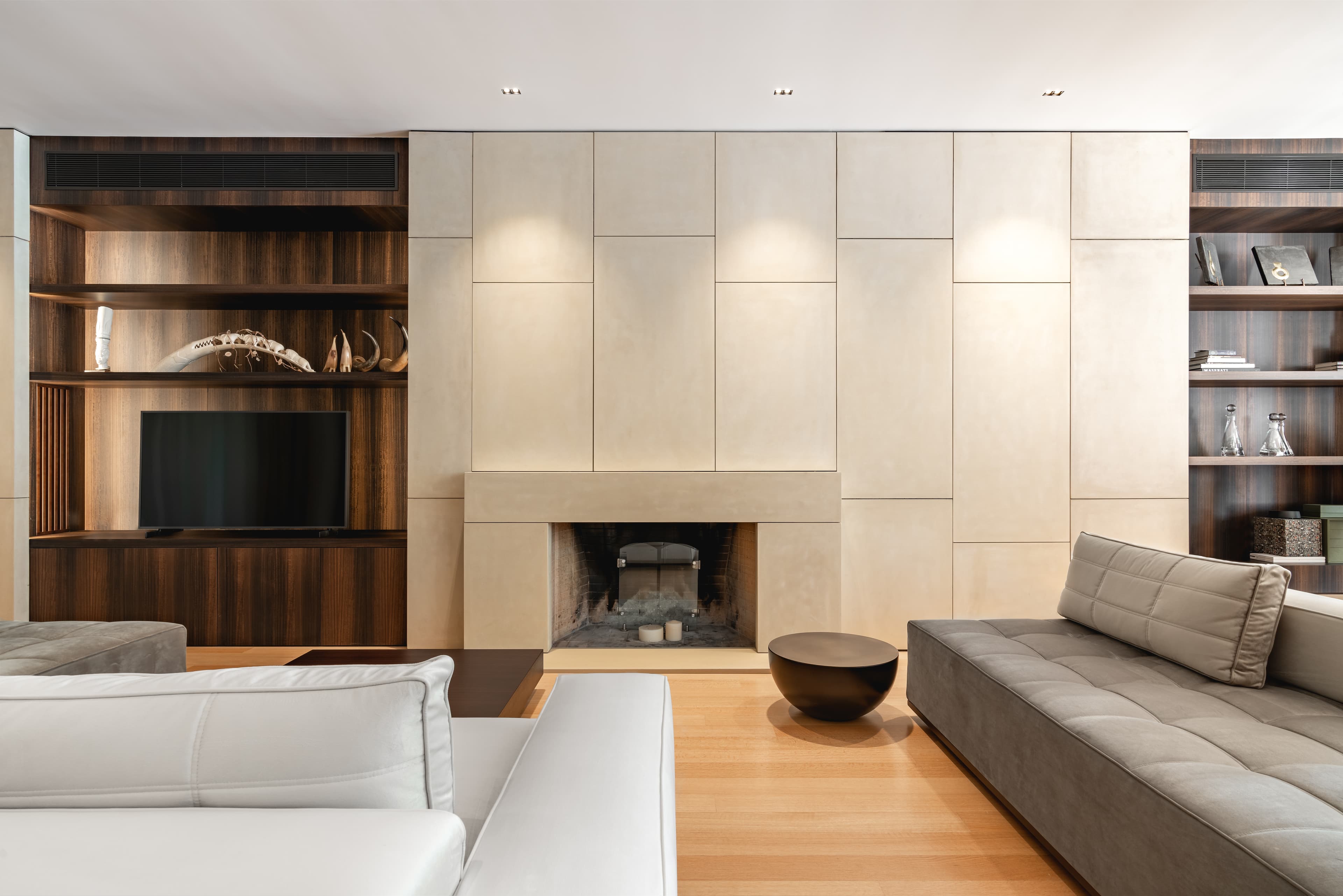 Living room fireplace in stone and wood