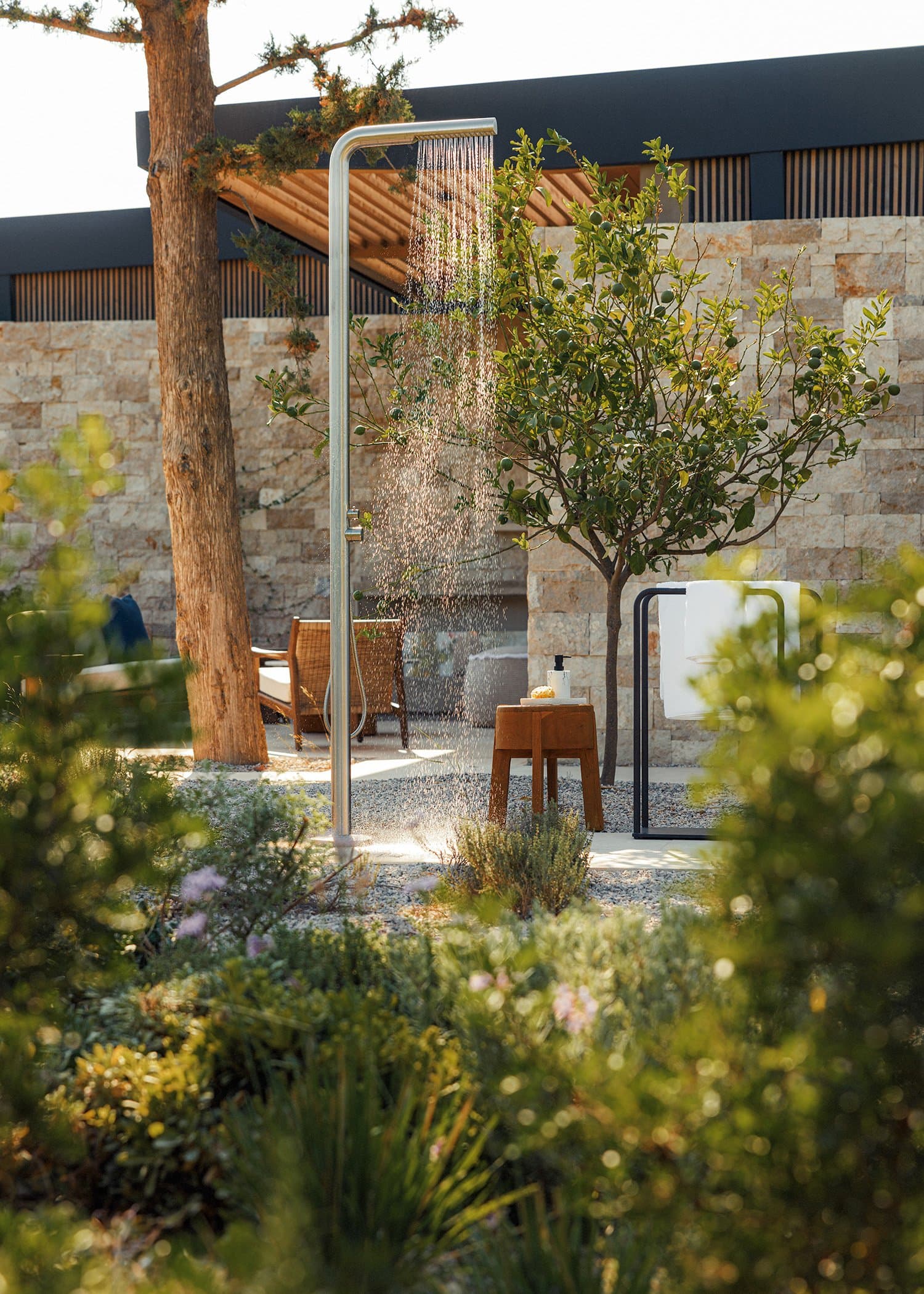 Eran bungalow — outdoor shower